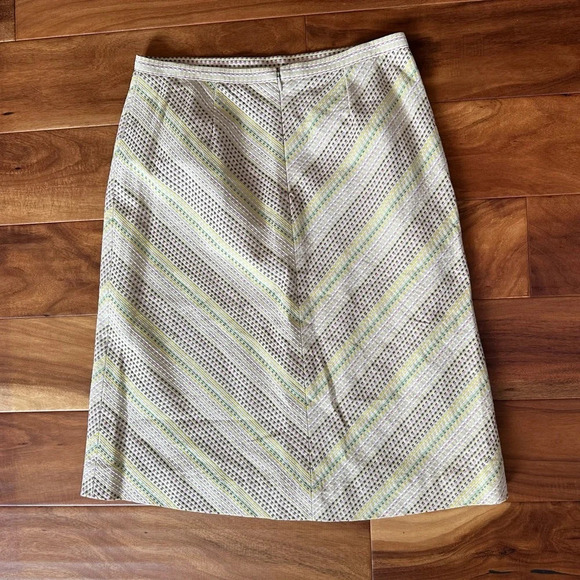 BCBGMaxAzria Tan Chevron A-Line Skirt size 0 - Picture 3 of 5
